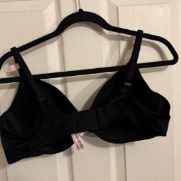 Victoria’s Secret Black Underwire Bra – Size 40C | Smooth Support, Everyday Lift - Picture 3 of 5